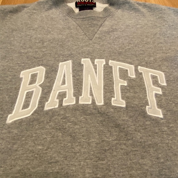 Roots Unisex Gray Crew Neck Sweatshirt w Felt Banff Across Chest /Size S - Picture 3 of 9